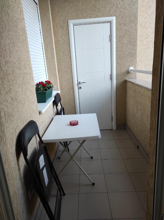 Apartman Marina Sa Garazom Novi Sad Buitenkant foto