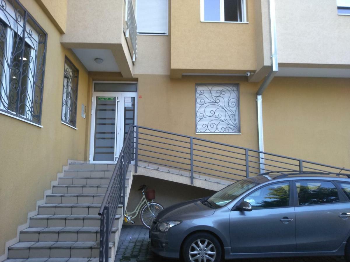 Apartman Marina Sa Garazom Novi Sad Buitenkant foto