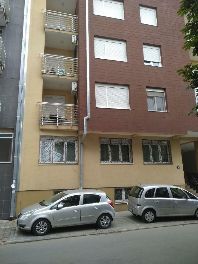 Apartman Marina Sa Garazom Novi Sad Buitenkant foto