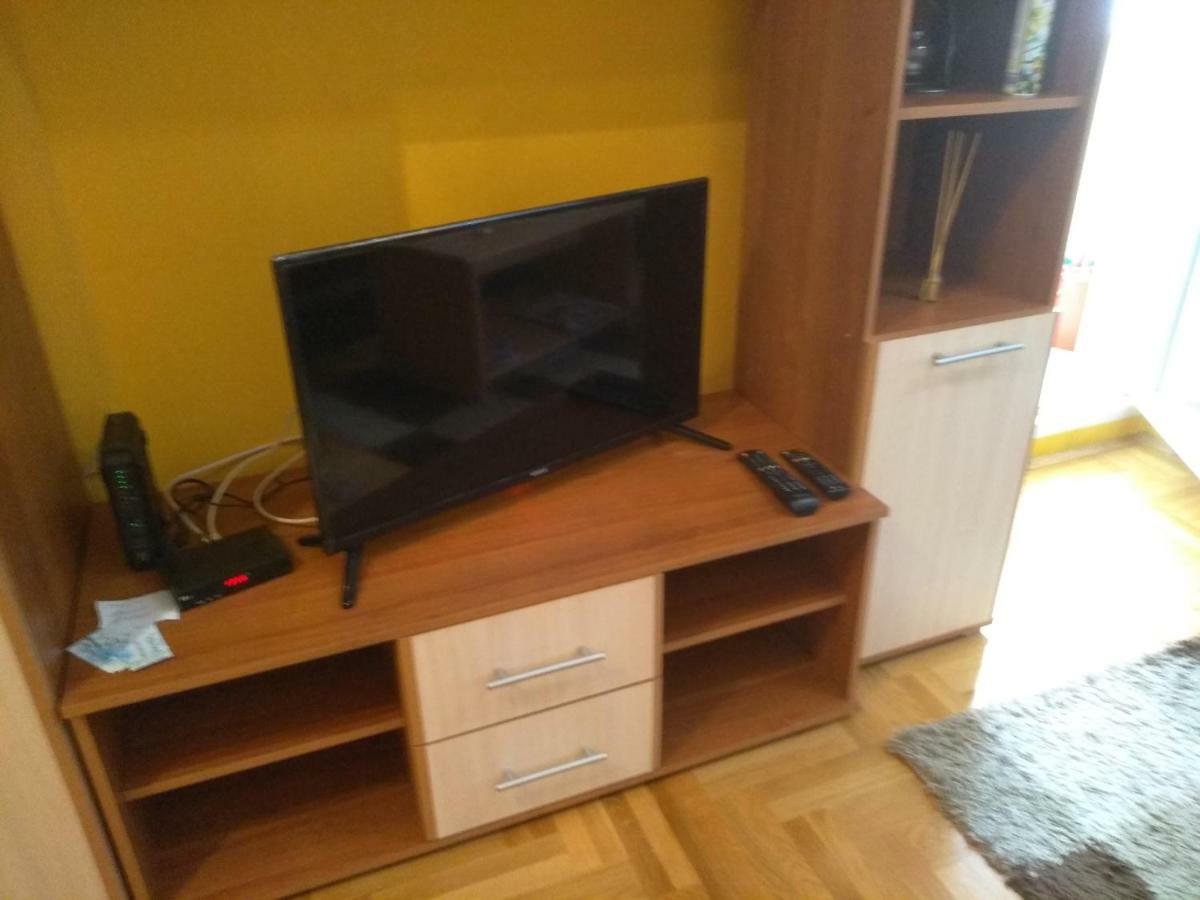 Apartman Marina Sa Garazom Novi Sad Buitenkant foto