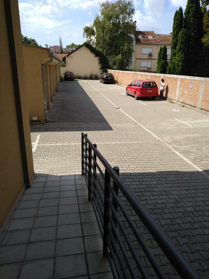 Apartman Marina Sa Garazom Novi Sad Buitenkant foto
